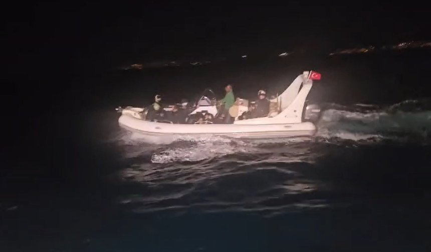 Bodrum'da 21 kaçak göçmen ve 1 göçmen kaçakçısı şüphelisi yakalandı