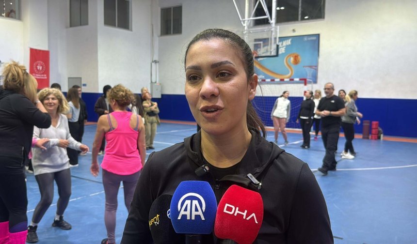 Bodrum'da pilates için gelen kadınlara savunma eğitimi