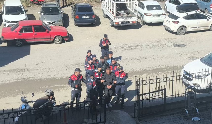 Çalıştıkları inşaattan ücret alamayan işçiler fotokopi makinesini çalmış