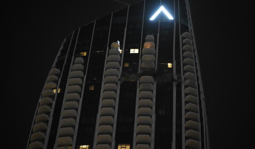 Dubai'de binaya İHA isabet etti