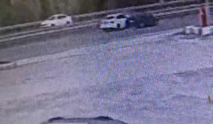 El freni çekilmediği için hareket eden otomobile, başka otomobil çarptı: 1 ölü, 3 yaralı