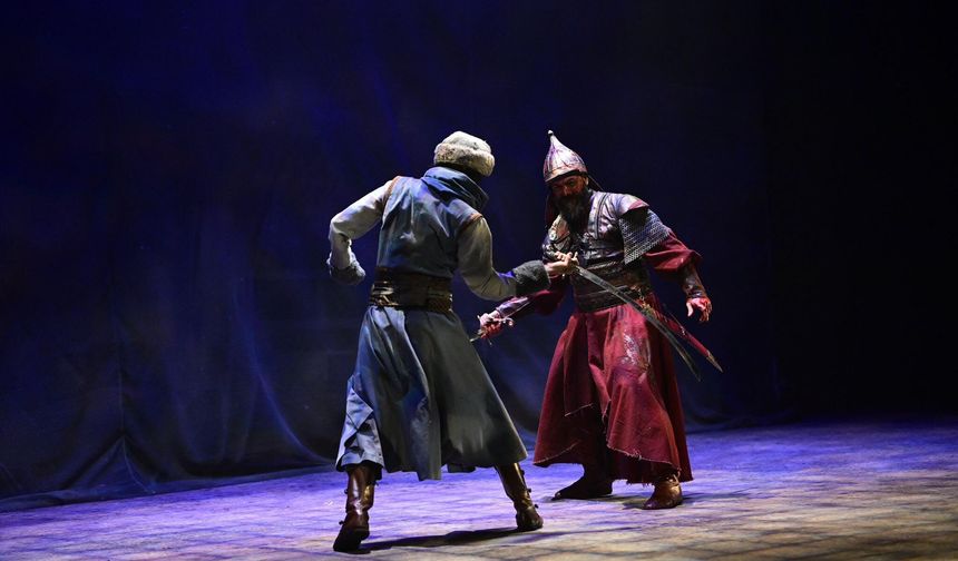 Erzurum Devlet Tiyatrosu'nda 'Timur ve Yıldırım' oyunu ilgi gördü