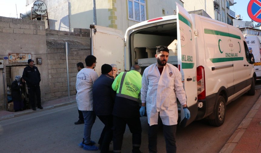 Evinde karbonmonoksit gazından zehirlenip öldü