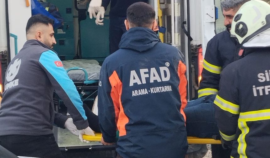 Hafif ticari araç şarampole yuvarlandı; baba ve kızı hayatını kaybetti