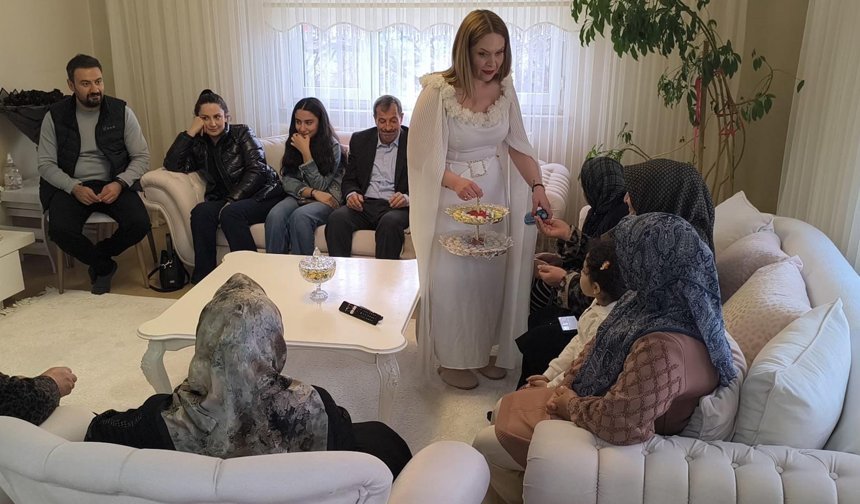 Iğdır'da Nevruz geleneği: Nişanlı kızlara 'honca' gönderildi