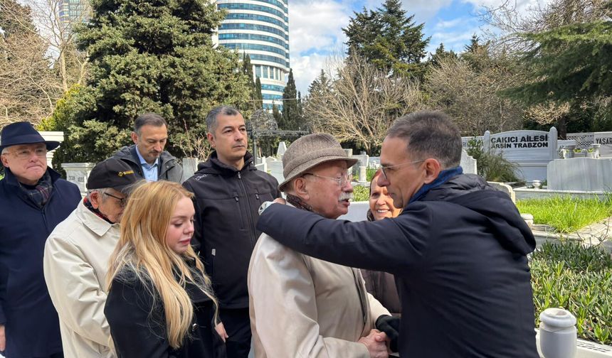 İstanbul- Gazeteci Çetin Emeç ölümünün 36'ıncı yılında mezarı başında anıldı