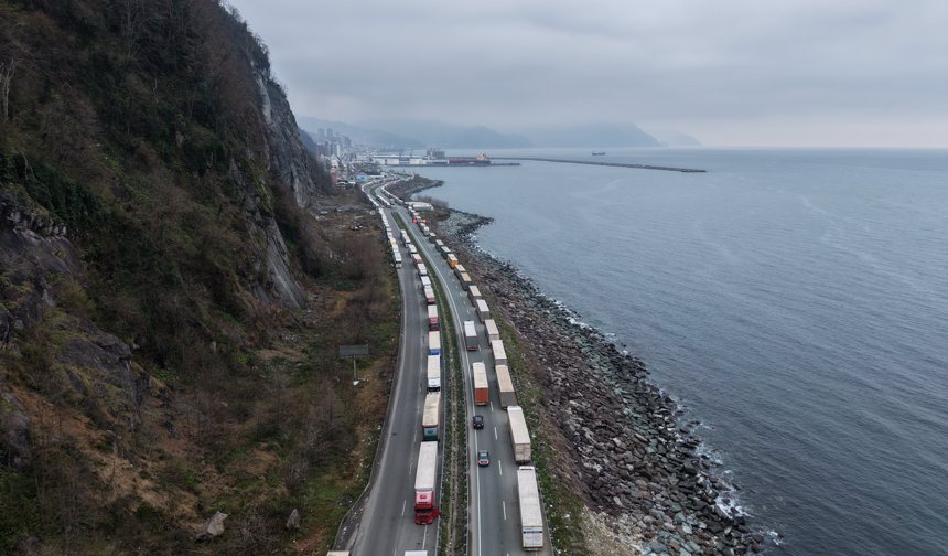 Kafkasya'ya açılan kapıda bayramda yoğunluk