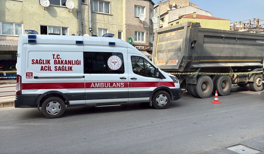 Kamyonun altında kalan yaya öldü; kaza kamerada
