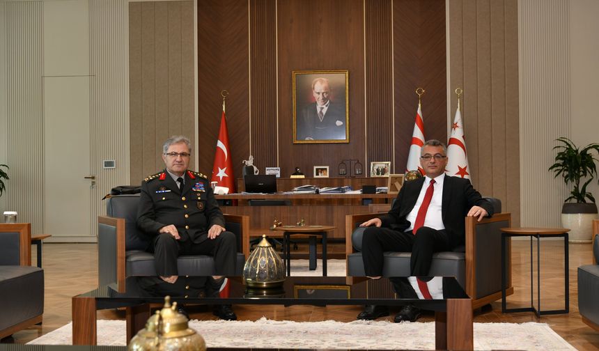 Kara Kuvvetleri Komutanı Orgeneral Tokel, KKTC'deki birlikleri denetledi
