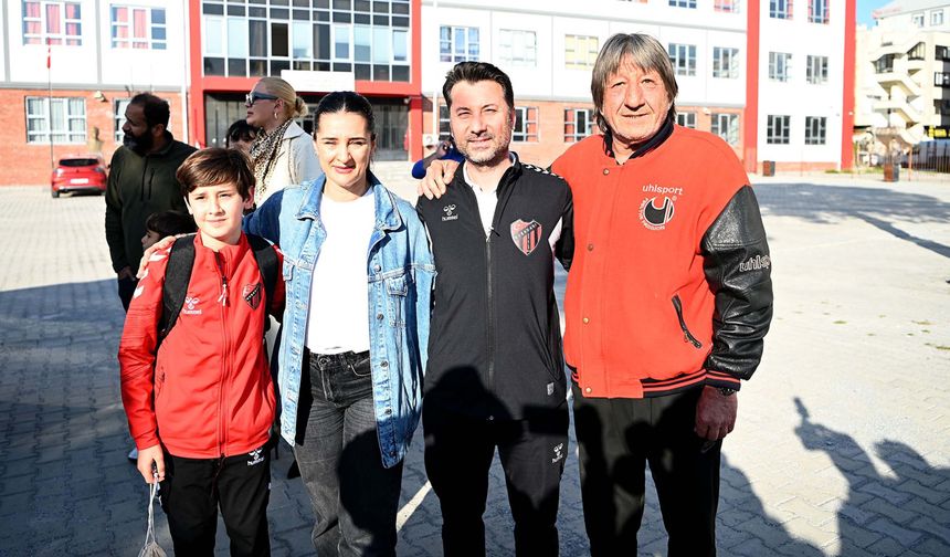 Katar'da mahsur kalan Türk sporcular, 26 saatlik yolculuğun ardından Kuşadası'na geldi