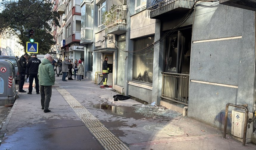 Komşusu ile tartışıp, kendi evini yaktı