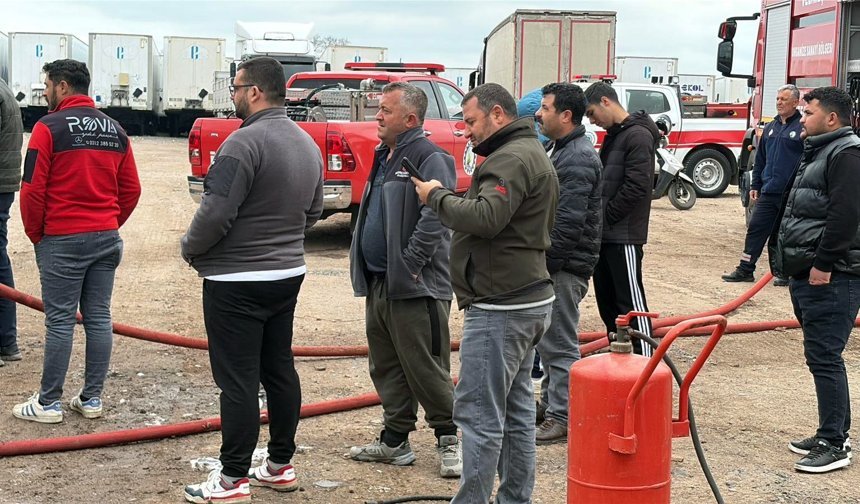 Park halindeki TIR yandı, şoför dumandan etkilendi