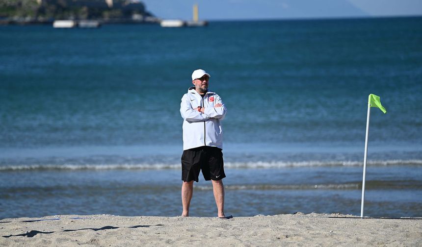 Plaj Futbolu Milli Takımı Kuşadası'nda kampa girdi