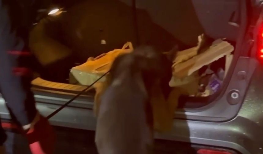 Sakarya'da dur ihtarına uymayan cipten 33 bin 400 sentetik ecza ele geçirildi