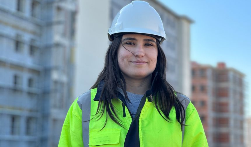 Şantiyenin kadın çalışanları, azimleriyle göz dolduruyor