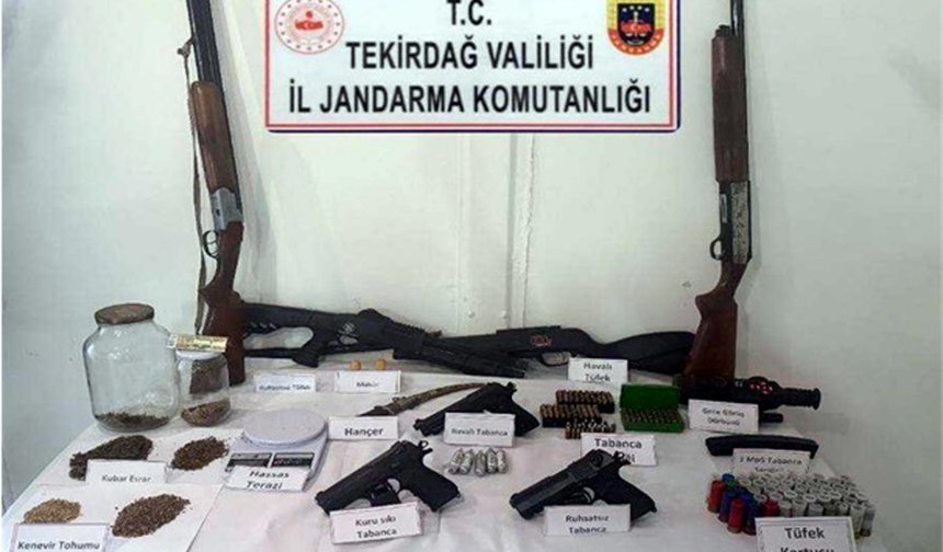 Tekirdağ'da çiftlik evinde silah, sahte içki, uyuşturucu ele geçirildi