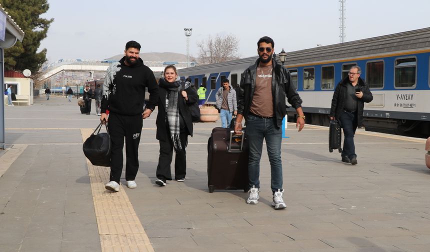 Van TSO Başkanı Takva: Savaş, yıllık 800 bin İranlının geldiği kent ekonomisine olumsuz yansıyacak