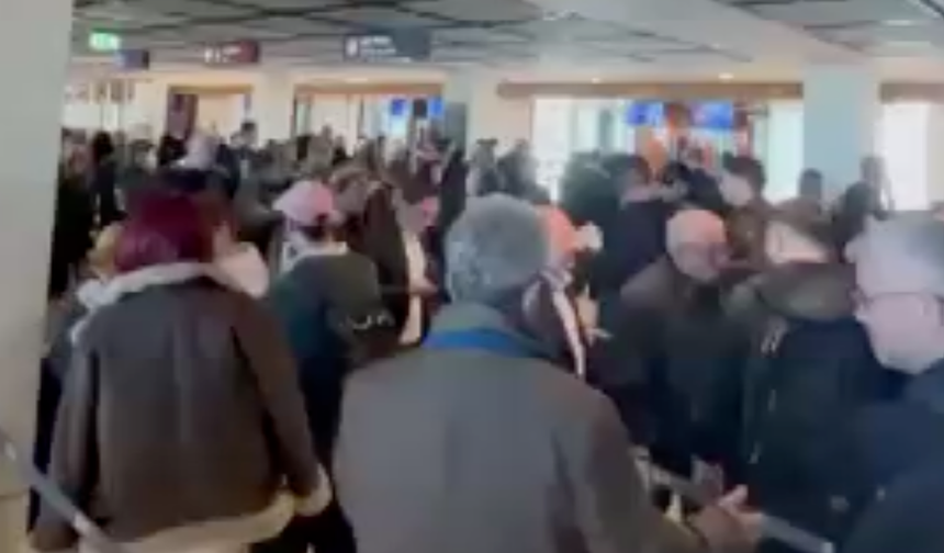 ITB Berlin Fuarına gelen Türklere pasaport kuyruğu