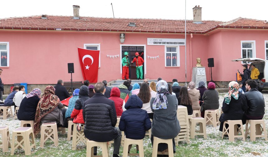 1 öğretmen 1 öğrencili okulda 23 Nisan kutlaması