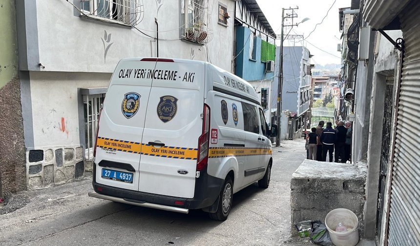 14 yaşındaki kız çocuğu, babasını boynundan bıçaklayıp, öldürdü