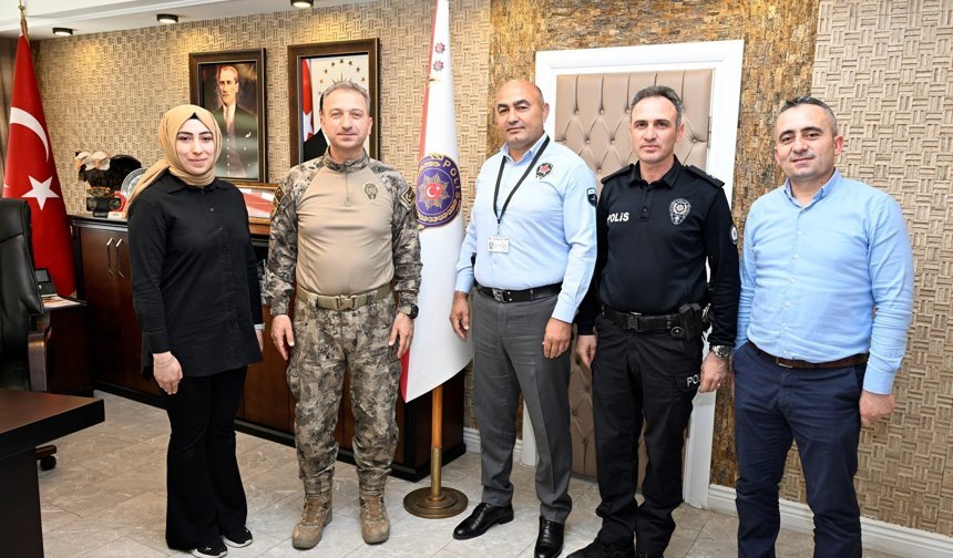 909 bin liralık dolandırıcılığı önleyen güvenlik görevlisine teşekkür belgesi