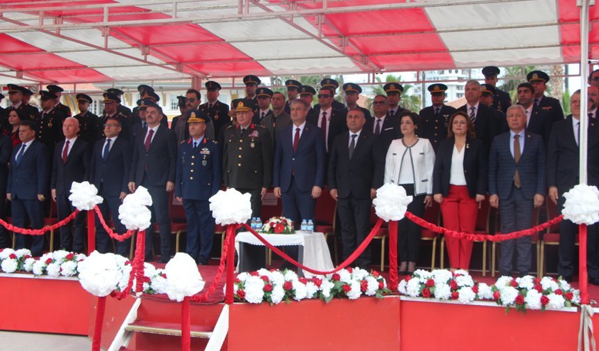 Adana'da 23 Nisan coşkuyla kutlandı