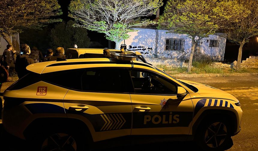 Aile içi şiddet ihbarına giden polislere silahlı saldırı: 1'i ağır, 2 yaralı