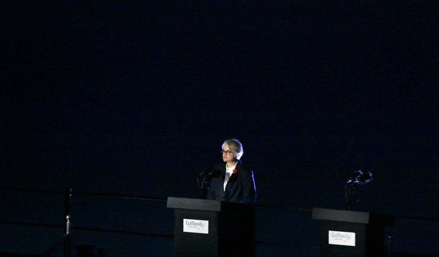 Anzak askerler Gelibolu'da 'Şafak Ayini' ile anıldı