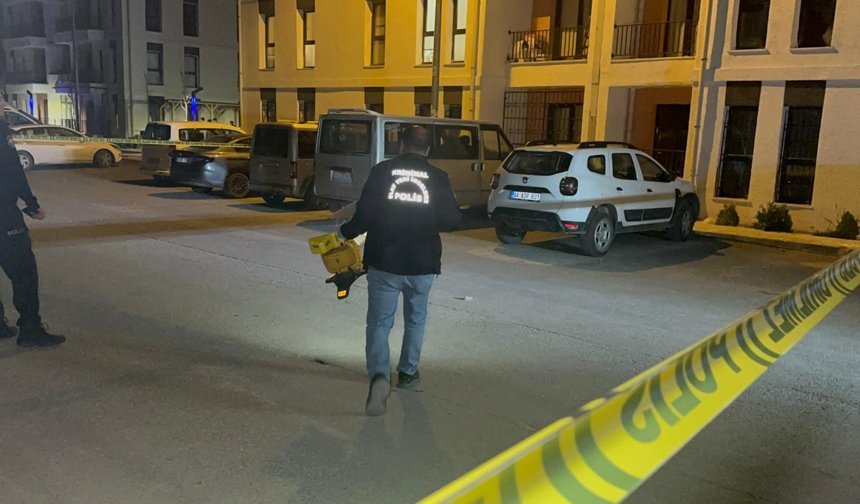 Aracından indiği sırada silahlı saldırıda yaralandı