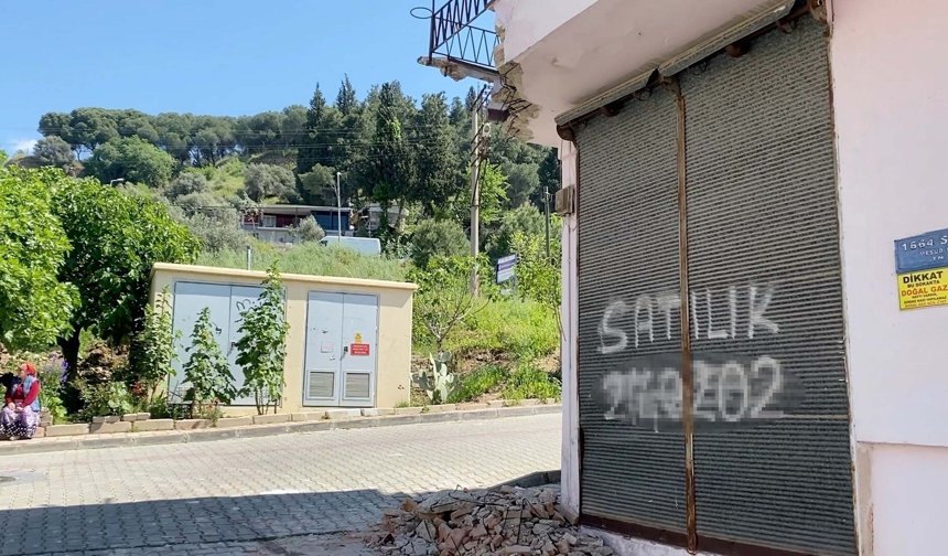 Balkon çöktü, baba ve engelli oğlu yaralandı