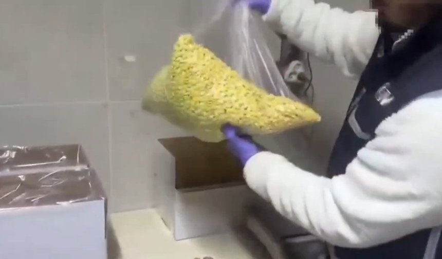 Bayrampaşa'da sahte ilaç operasyonu: 1 milyon 500 bin hap ele geçirildi