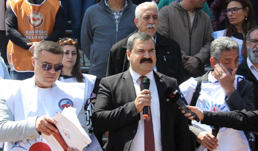 Buca Belediyesi'ndeki memurların eylemi sürüyor