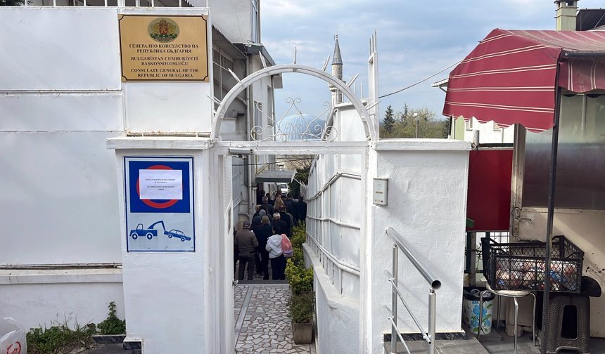 Bulgaristan'daki erken seçim için Trakya'daki çifte vatandaşlar sandık başına gitti