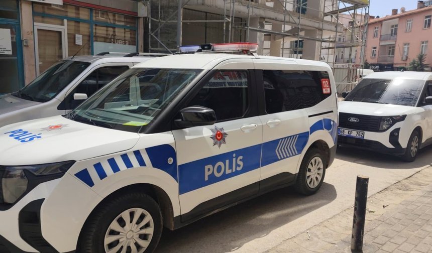 Çakmağını vermeyen kuzenini bıçaklayıp kaçtı