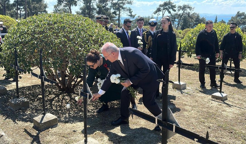 Çanakkale Kara Savaşları'nın 111'inci yıl dönümünde şehitler anıldı (2)