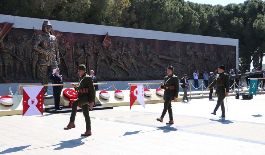 Çanakkale Kara Savaşları'nın 111'inci yıl dönümünde şehitler anıldı