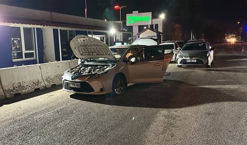 Daltonlar suç örgütü ile bağlantılı 2 şüphelinin aracında el bombası ele geçirildi