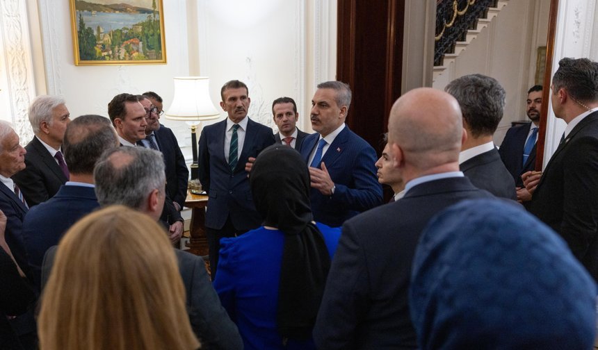 Dışişleri Bakanı Fidan, Londra'da Türk iş insanlarıyla buluştu