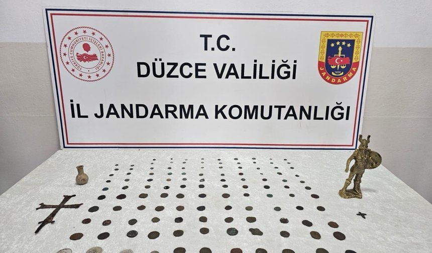 Düzce'de 136 parça tarihi eser ele geçirildi; 2 gözaltı