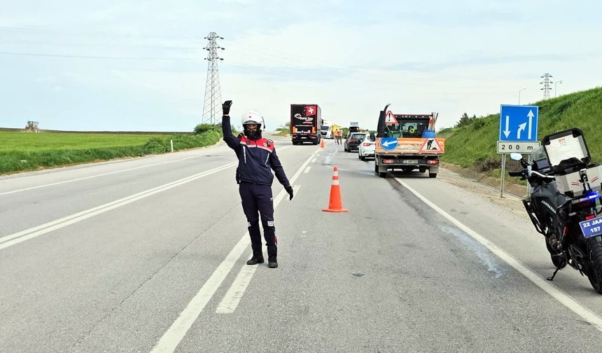 Edirne'de yanan otomobil, kullanılamaz hale geldi