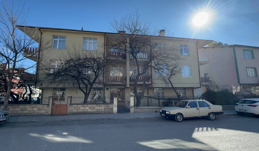 Eşini 25 bıçak darbesiyle öldüren kadına 'haksız tahrik' ve 'iyi hal' indirimiyle 15 yıl hapis