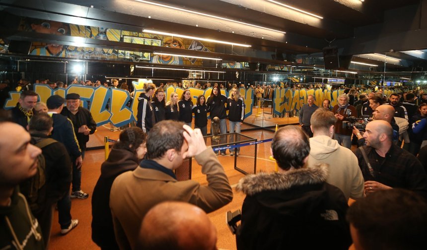 EuroLeague şampiyonu Fenerbahçe Opetli basketbolcular, taraftarlarla buluştu