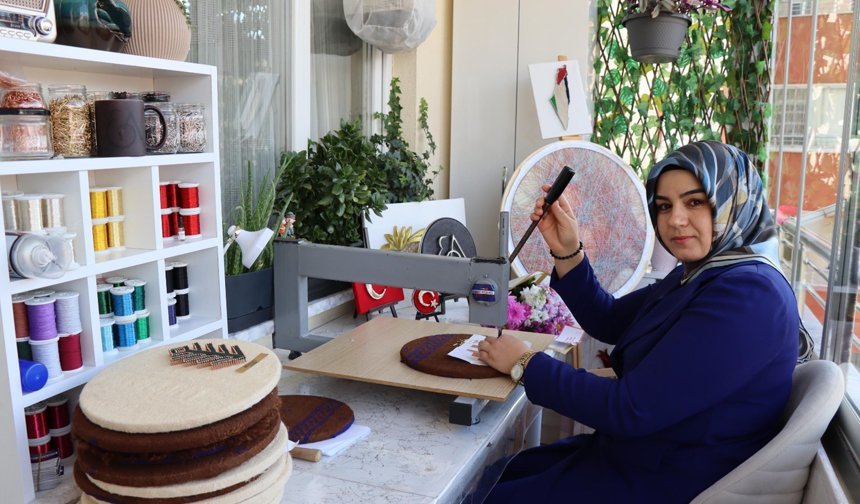 Evinin balkonunda başladığı filografi sanatını açtığı atölyesinde sürdürecek