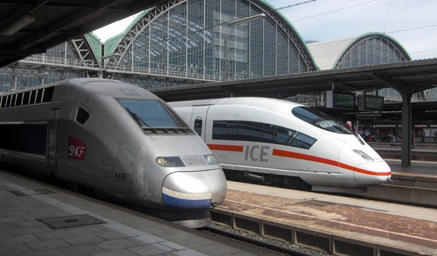 Fransa'da hızlı tren kamyonla çarpıştı: 1 ölü, 27 yaralı