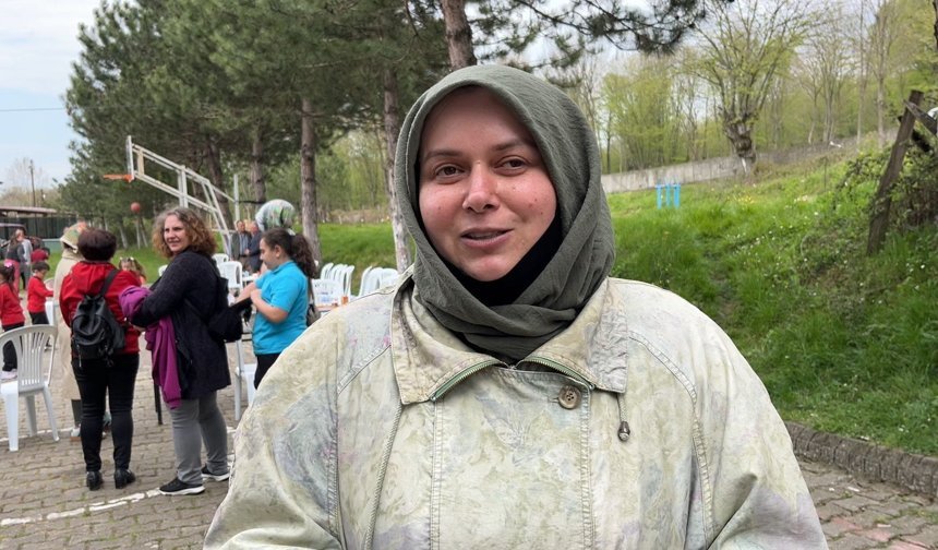 Gazetecilerden 19 yıl önce tadilatını yaptıkları okulun öğrencilerine bayram hediyesi