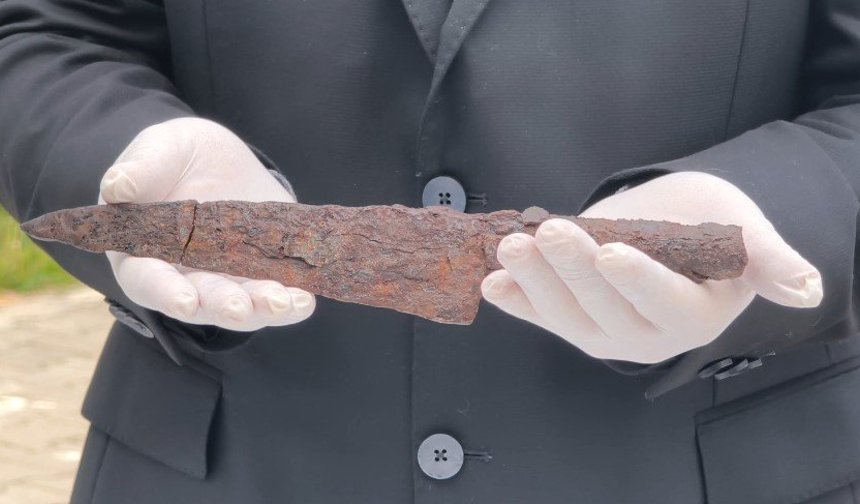 Hadrianopolis Antik Kenti'nde 5'inci yüzyıla ait bıçaklar ve kösüre taşı ortaya çıkarıldı