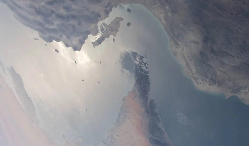 İran: Abluka kaldırılana kadar Hürmüz Boğazı kapalı kalacak