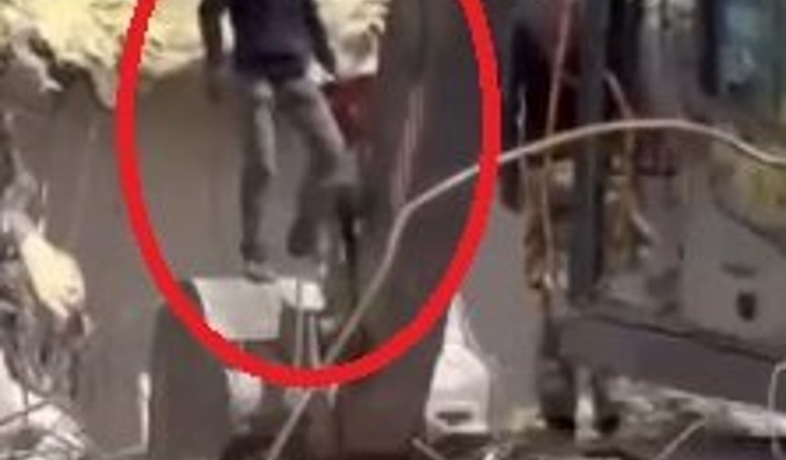 İş makinesi operatörünün Türk bayrağı hassasiyeti kamerada