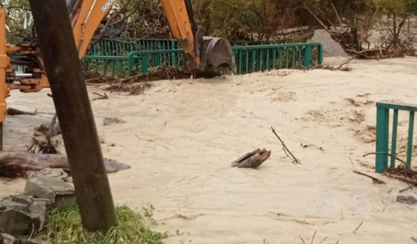 Kadirli'de 2 kişinin öldüğü sel felaketinin izleri siliniyor (3)