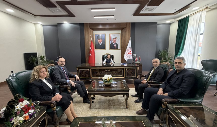 Kaymakam koltuğuna oturan Zeynep: Okullarımızda şiddetin gölgesi değil, sevginin ışığı olsun